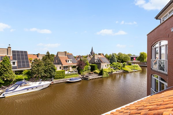 Foto - Verkocht onder voorbehoud: wonen aan het water met luxe, rust en een eigen aanlegsteiger!